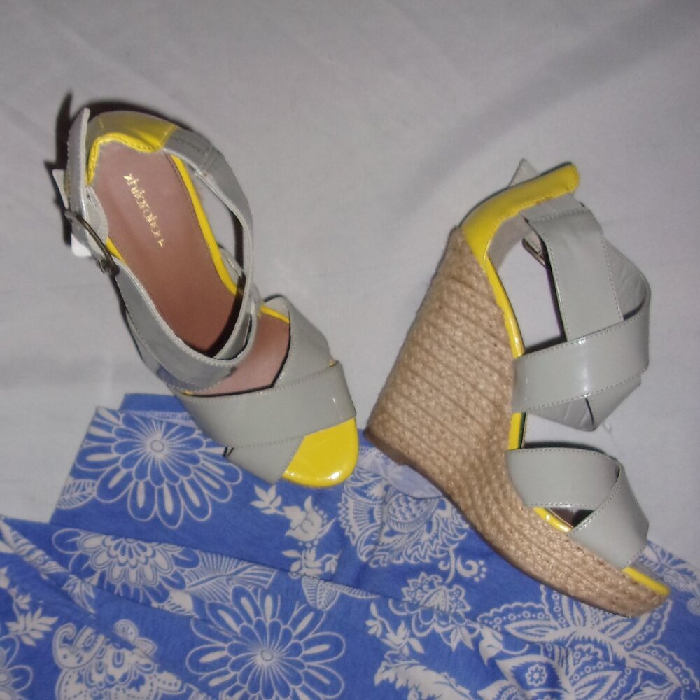 womans size 7  dress sandals  seven shoes tan heels yellow gray wedges